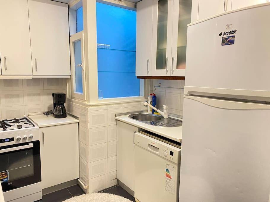 Comfy - Spacious Flat On The Kadikoey Seaside Lejlighed Istanbul Eksteriør billede